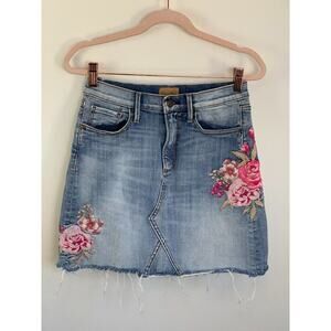 Anthroplogie Driftwood Stef Denim Skirt Size 25 Raw Hem Embroidered Flowers Rave